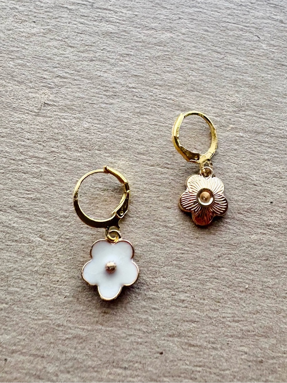 5/$25 dainty White flower Charm Earrings Gold Huggie Hoops - Picture 2 of 2